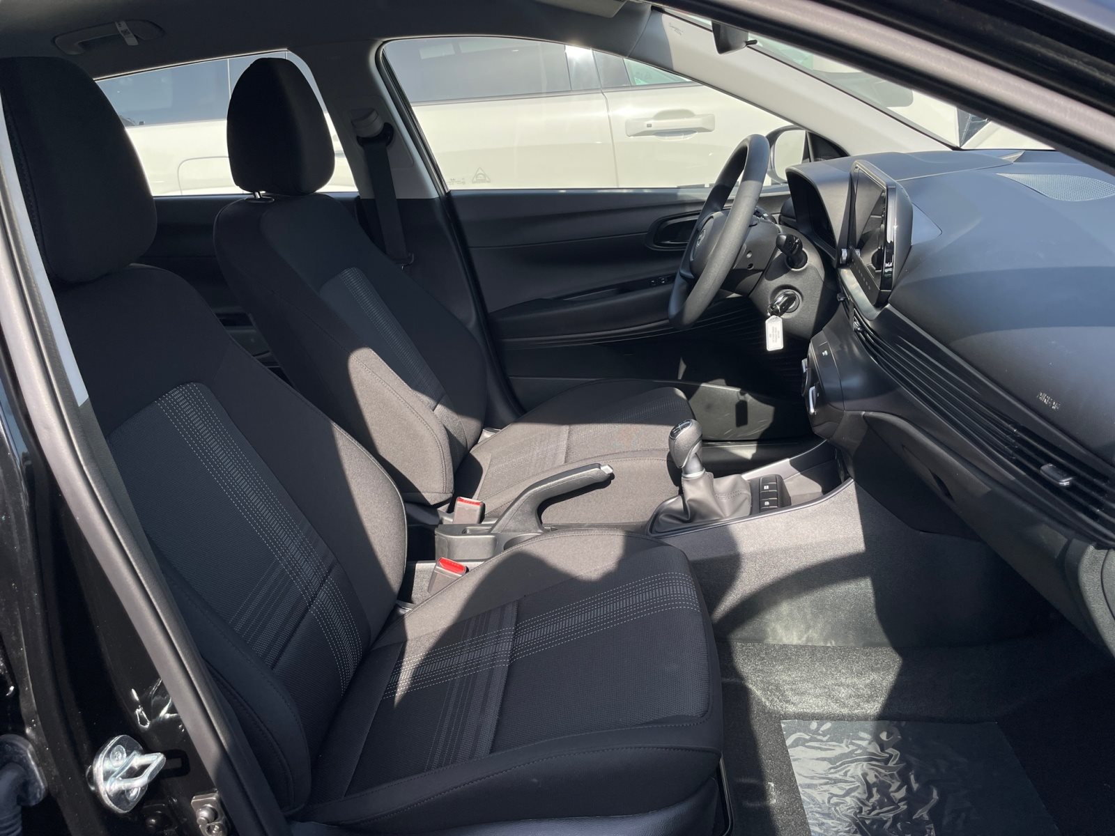 Foto 1 - i20 1.0T-GDi SELECT /FLA/SpurH/Navi/PDC/KAM, Phantom Black / MET