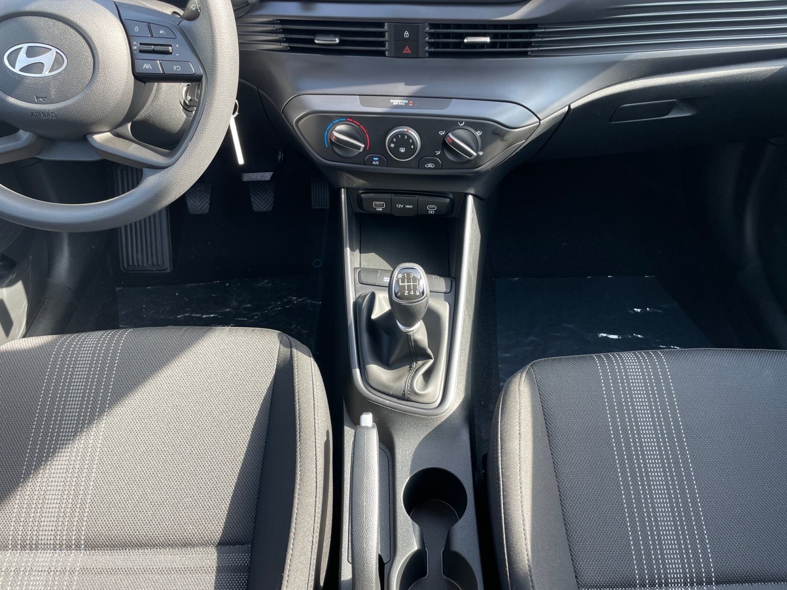 Foto 1 - i20 1.0T-GDi SELECT /FLA/SpurH/Navi/PDC/KAM, Phantom Black / MET