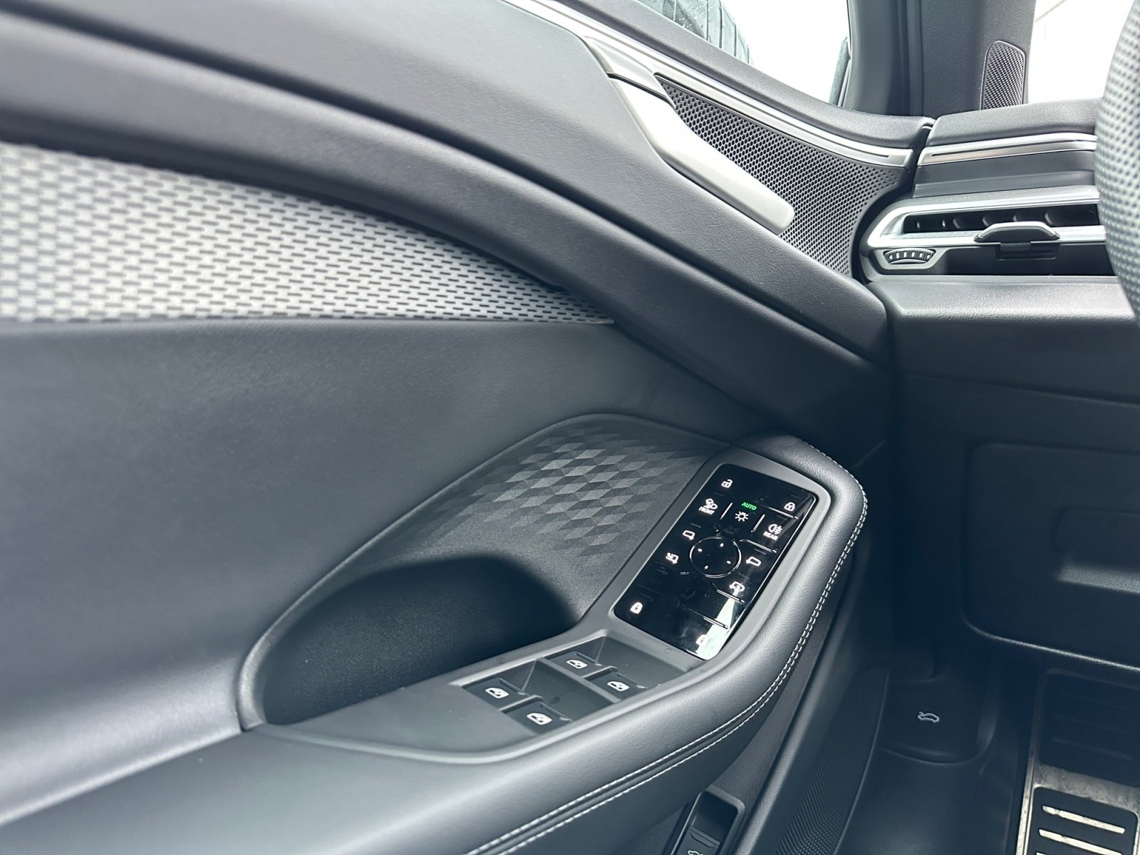 Foto 1 - A6 Avant 40 TDI S line S-tronic 360° Pano Matrix-LED, Mythosschwarz