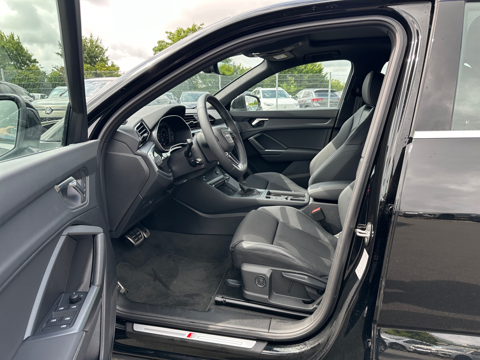 Foto 1 - Q3 35 TDI S tronic S line LED Pano, Mythosschwarz