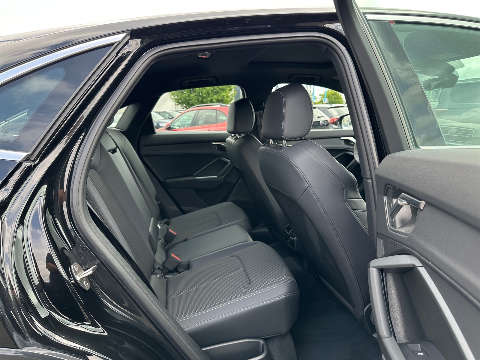 Foto 1 - Q3 35 TDI S tronic S line LED Pano, Mythosschwarz