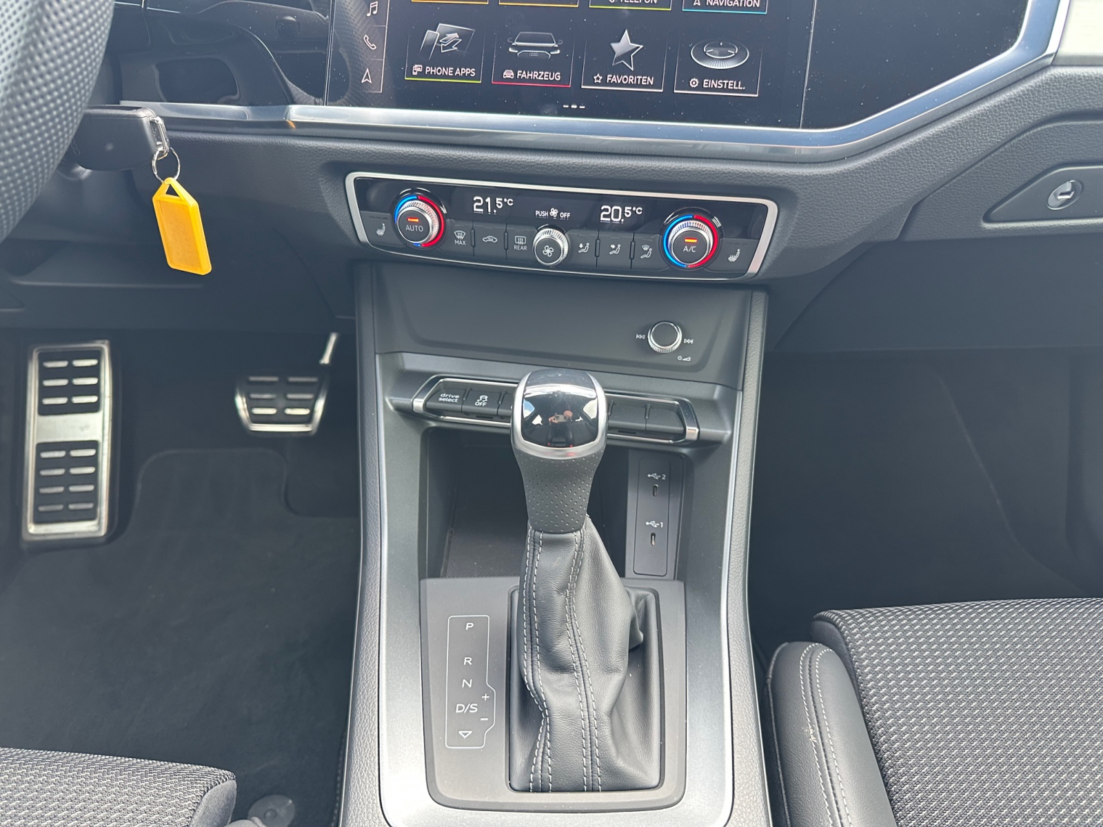 Foto 1 - Q3 35 TDI S tronic S line LED Pano, Mythosschwarz