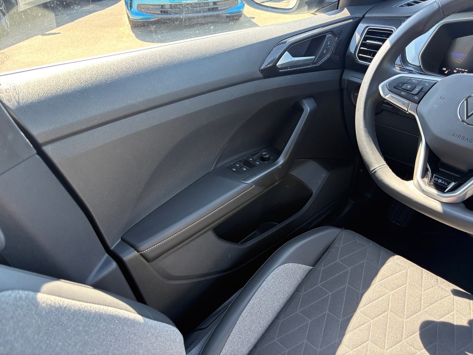 Foto 1 - T-Cross 1.0 TSI DSG AHK Einparkhilfe Navi Sitzheizung, Ascotgrau